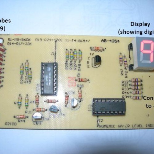 Numeric water level indicator with display